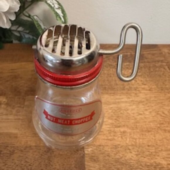 Vintage Androck Nut Meat Chopper – Red Metal Lid with Crank – Glass Jar Made in - Picture 3 of 6
